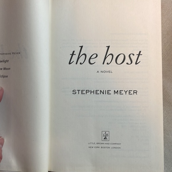 📚2/$6  The Host #1 in Series - Picture 7 of 12